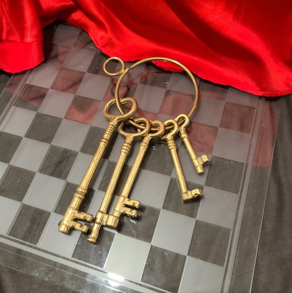 Antique Other - Gold Keys With Ring Decor